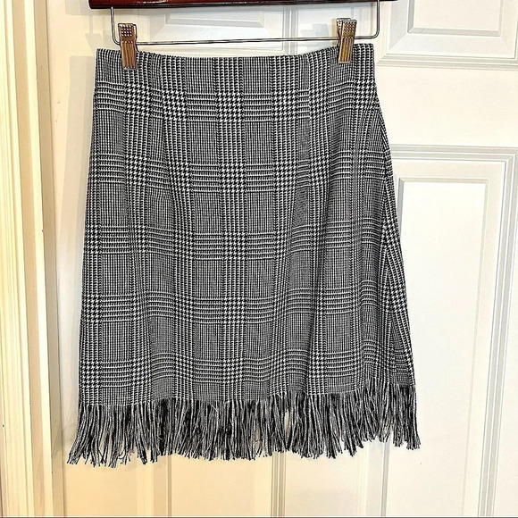 BLACK and white hounds tooth pencil skirt with fringe & zipper back size 27 S-M - Picture 2 of 9